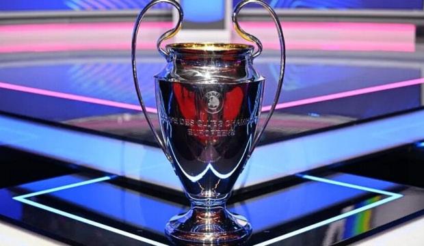 Galatasaray ve Fenerbah&ccedil;e'nin Şampiyonlar Ligi kadrosu belli oldu!