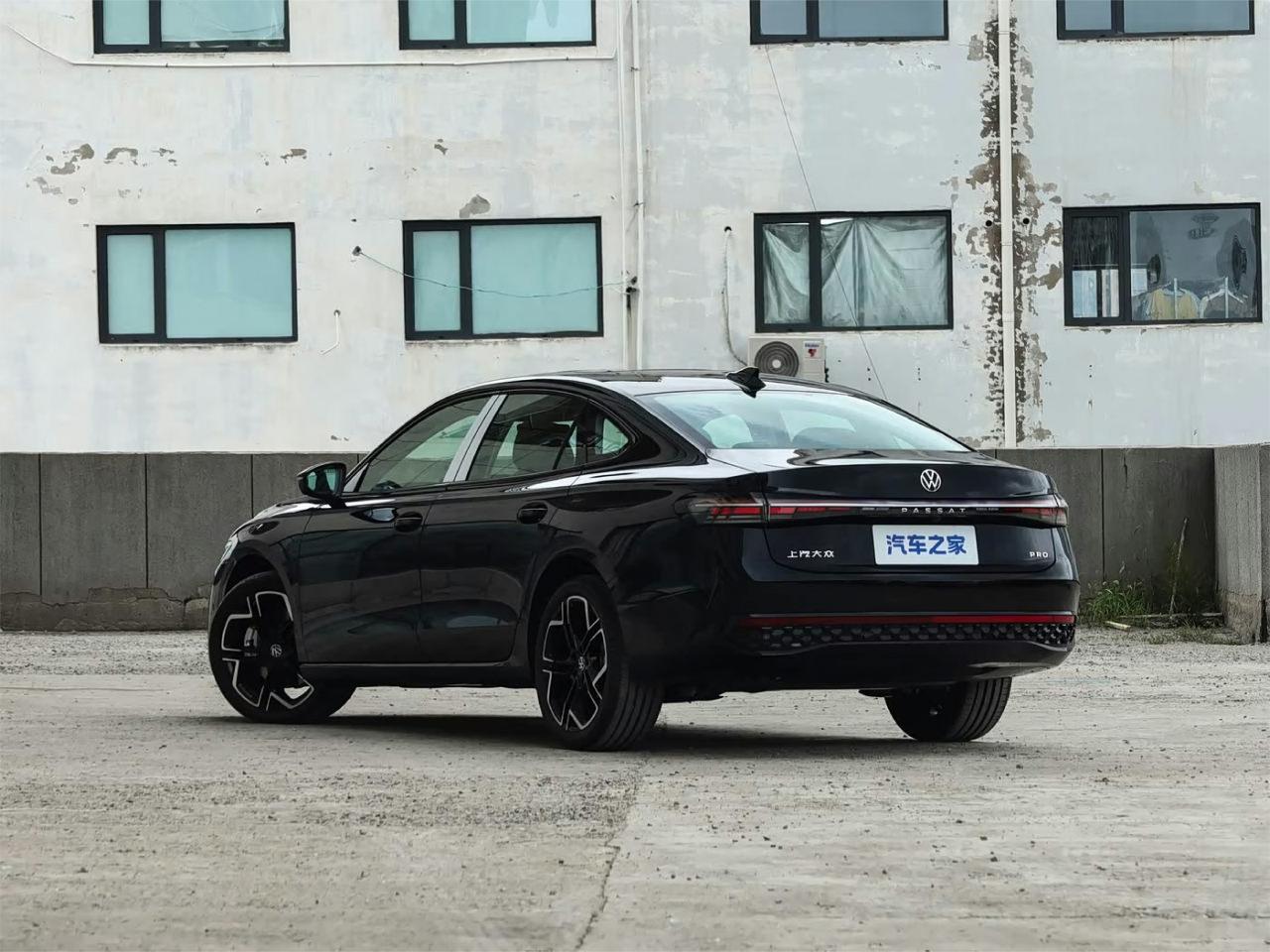 2027 Volkswagen Passat Pro, 1.5 TSI ve 2.0 TSI olmak üzere iki farklı benzinli motor seçeneğiyle sunuluyor.