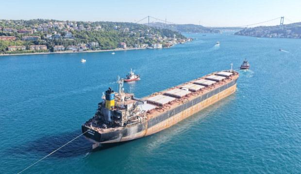 İHA saldırısına uğrayan gemi İstanbul Boğazı'ndan ge&ccedil;ti