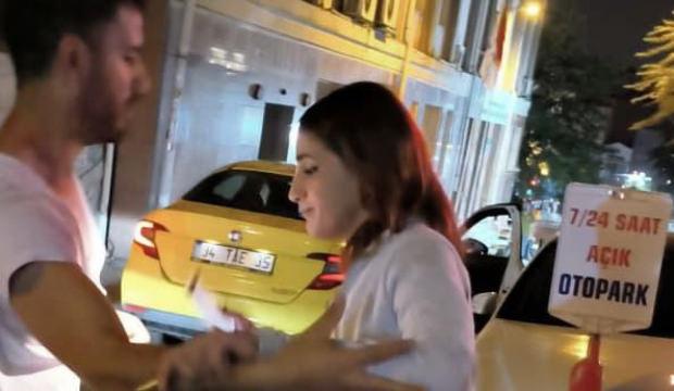 Karak&ouml;y&rsquo;de Kanadalı turisti &ouml;nce gasp ettiler sonra bı&ccedil;akla saldırdılar o anlar kamerada
