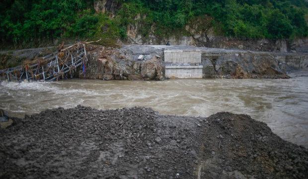 Nepal'de felaketin bilan&ccedil;osu ağırlaşıyor