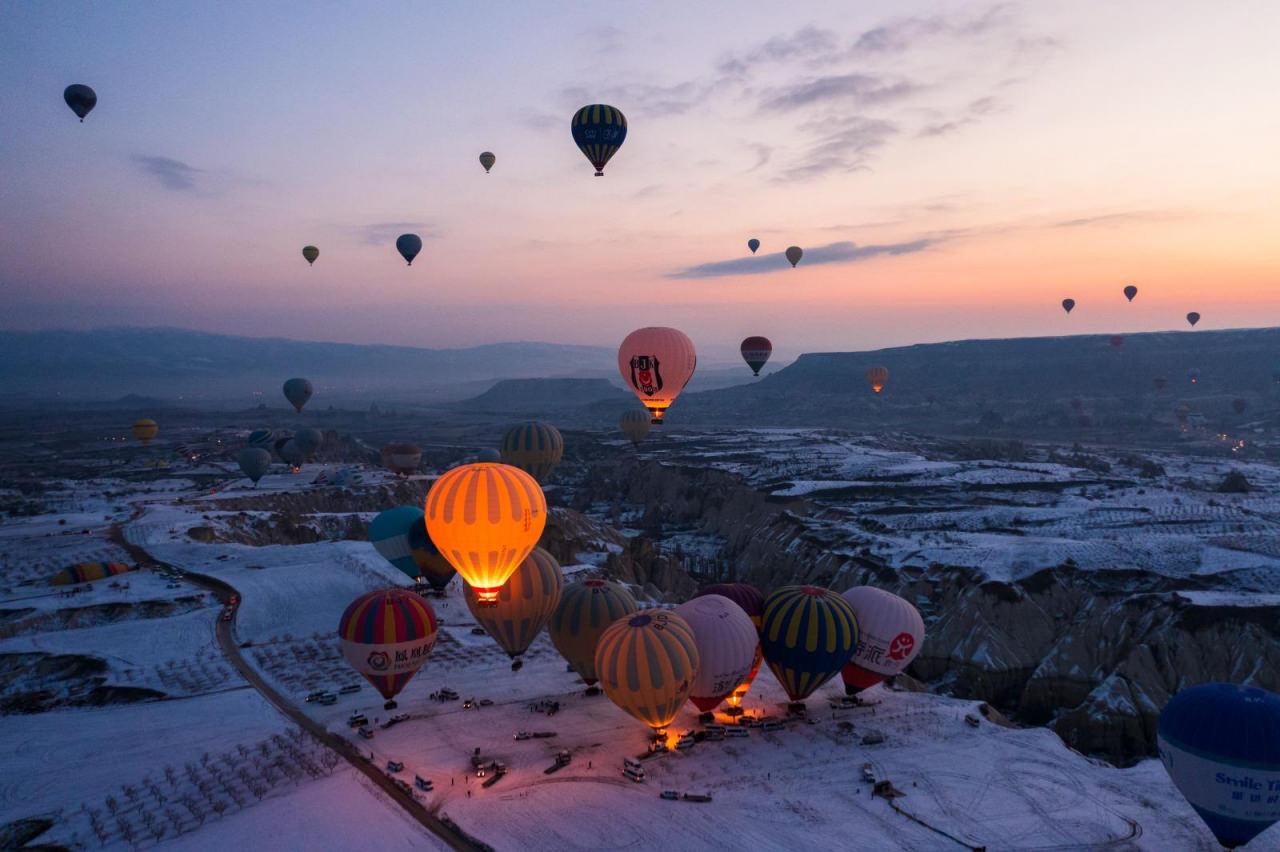 Kapadokya beyaz örtü altındaki atmosferiyle dikkat çekiyor.