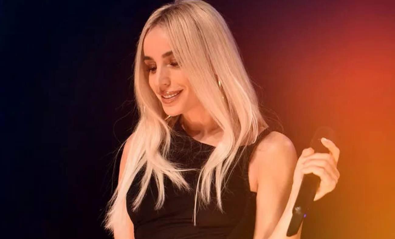 Şarkıcı G&uuml;lşen'i sevenleri bile tanıyamadı! Yeni imajıyla sevenlerini şaşırttı