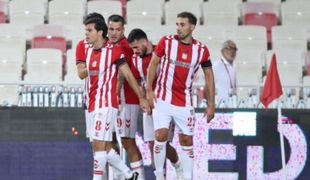 Sivasspor ge&ccedil;miş g&uuml;nlerine hasret! Dibi g&ouml;rd&uuml;ler