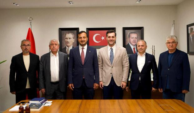 &Uuml;sk&uuml;dar'da se&ccedil;im &ouml;ncesi bomba gelişme: CHP'den istifa ederek AK Parti'ye ge&ccedil;tiler