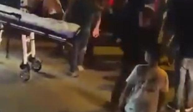Yolun karşısına ge&ccedil;erken otomobil &ccedil;arptı: 1'i ağır 2 yaralı