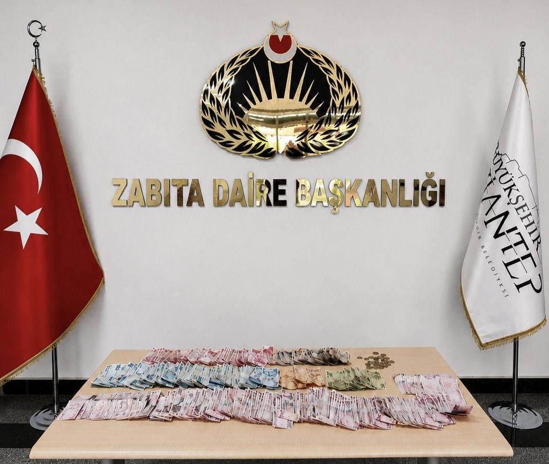 Dilenci kadının üzerinden çıkan paralar. 
