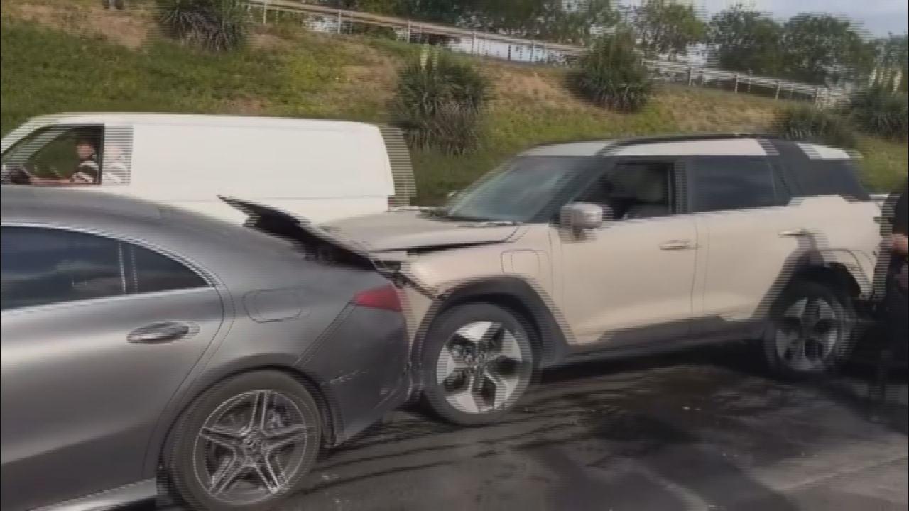 Olay yerine çok sayıda ekip sevk edildi. 