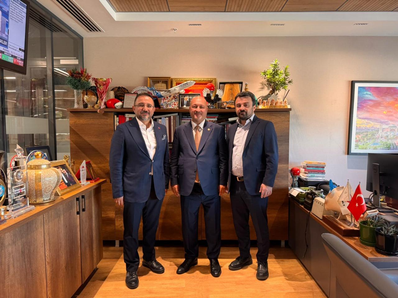 Haber7 Genel Yayın Yönetmeni Osman Ateşli, AK Parti 28. Dönem Milletvekili Resul Kurt ve Kanal7 İnsan Kaynakları Daire Başkanı Nevzat Özkan