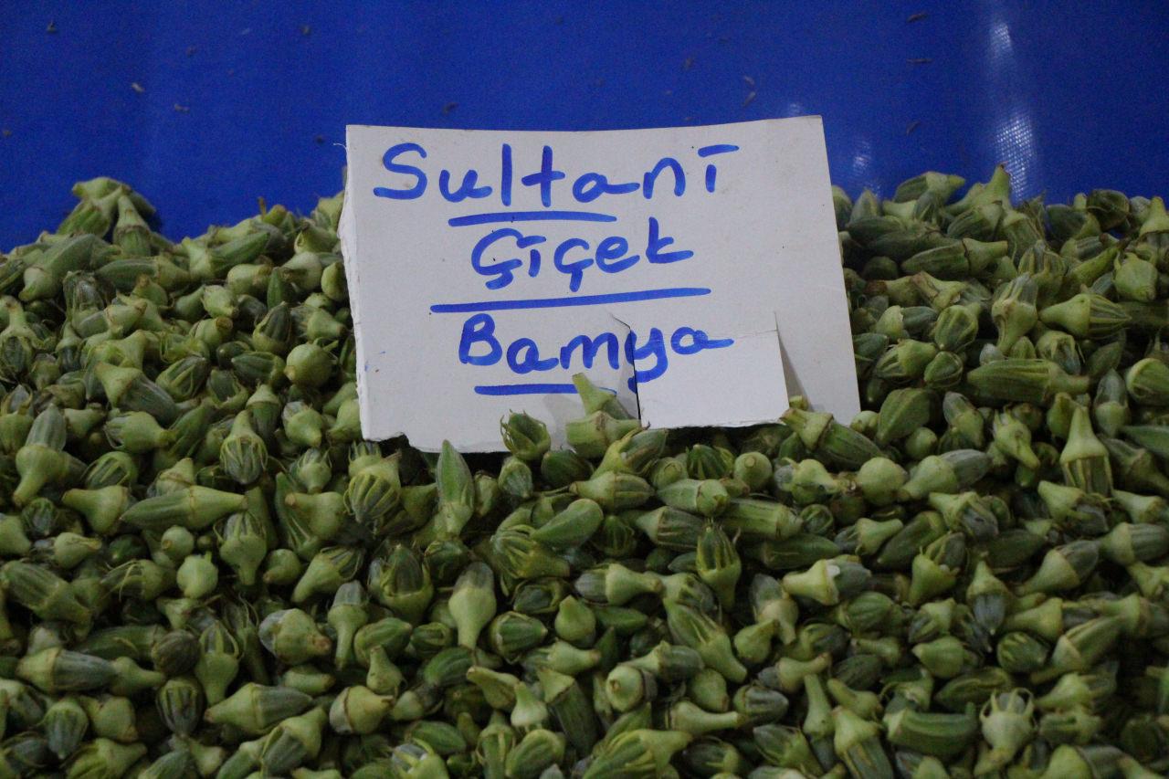 Pazarda satılan bamya