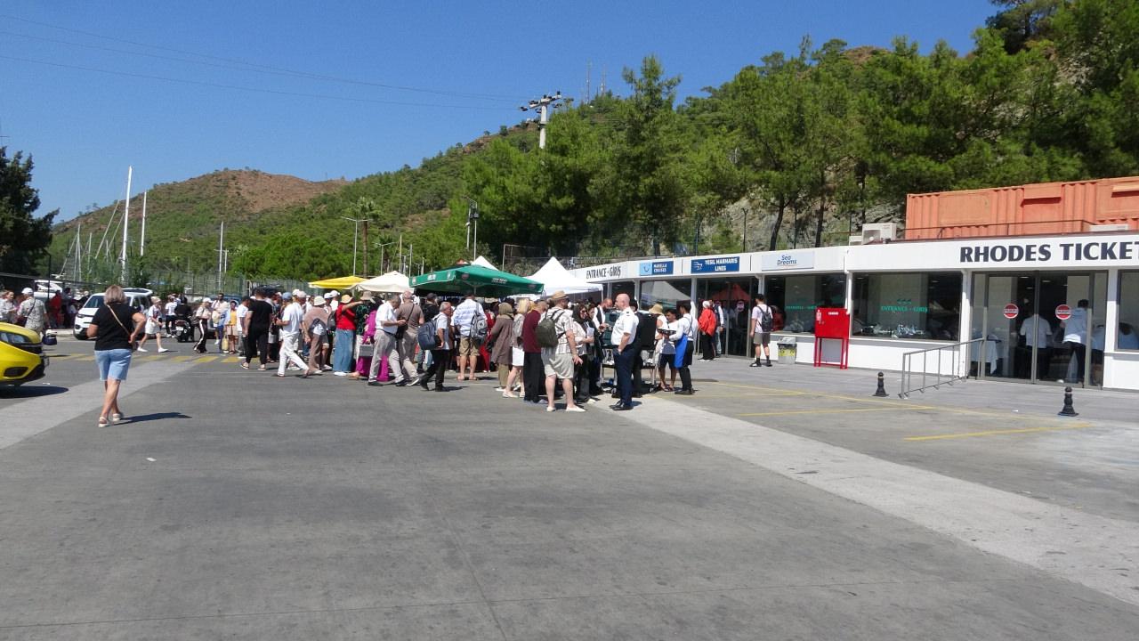 Mamaris'e inen turistler