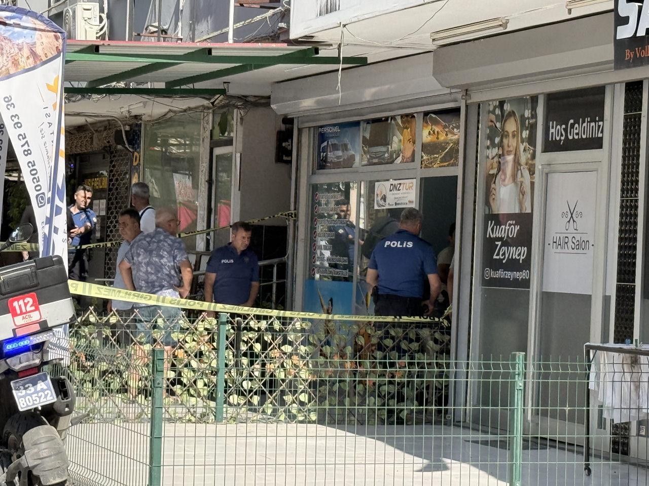 Cinayetin yaşandığı olay yerine ekipler sevk edildi.