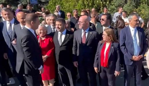 Kılı&ccedil;daroğlu &ldquo;Bu &ccedil;atı altında yeri yok&rdquo; demişti! Yazgan Anıtkabir&rsquo;de en &ouml;nde
