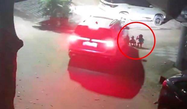 2 yaşındaki kızı ezdi, bakıp ka&ccedil;tı! Kan donduran anlar kamerada