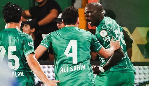 Aboubakar siftah yaptı! Liderin 5 ma&ccedil;lık serisi hezimetle bitti