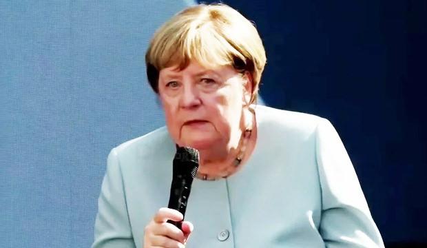 AfD'nin se&ccedil;im zaferi Merkel'i &uuml;zd&uuml;: Şu an kalbim kan ağlıyor
