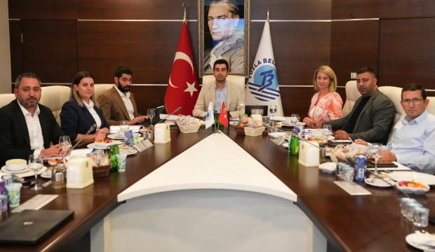 AK Parti'ye ge&ccedil;en Eren Ali Bing&ouml;l: 'Sokakta gezeceğim, o g&ouml;n&uuml;lleri yeniden fethedeceğim'
