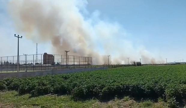 Ak&ccedil;akale sınır hattındaki mayınlı alanda yangın endişelendirdi