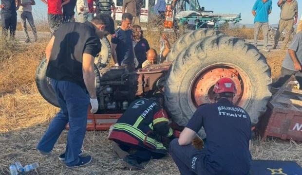 Balıkesir&rsquo;de trakt&ouml;r ve otomobil kaza yaptı 2 yaralı