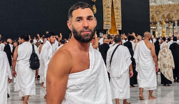 Benzema, Kabe'den fotoğraf paylaştı! D&uuml;şt&uuml;ğ&uuml; nota beğeni yağtı