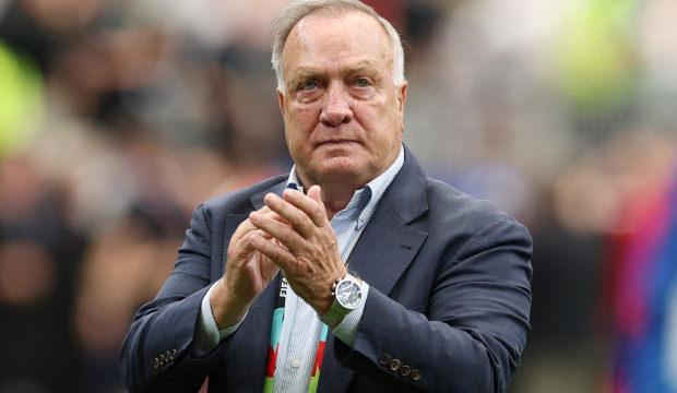 Cura&ccedil;ao Dick Advocaat ile 'Yola devam' dedi!