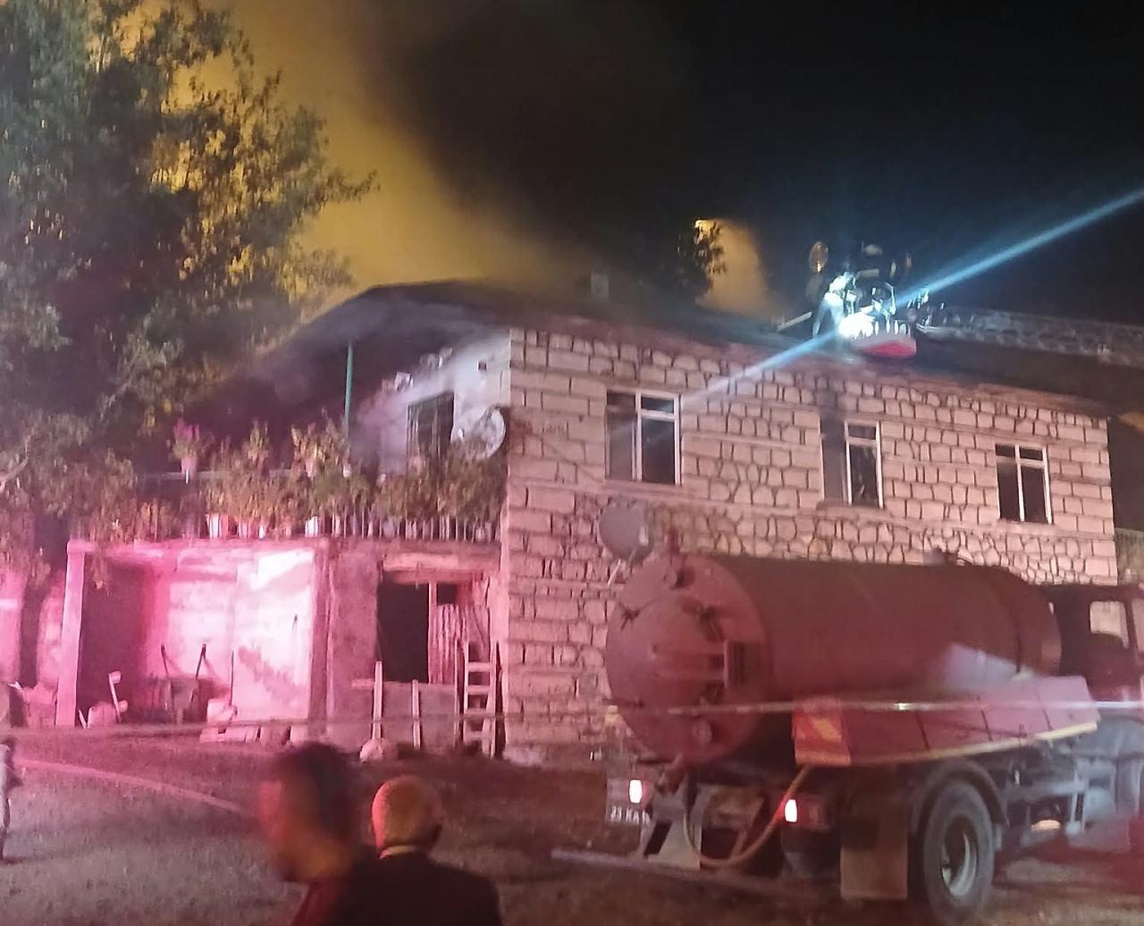 Yangın çıkan ev.