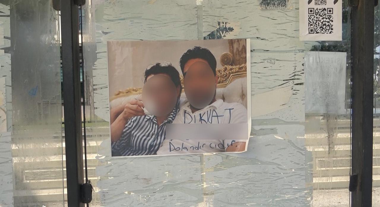 Otobüs durağına 'Dikkat, dolandırıcıdır' yazılı fotoğraf asıldı. 