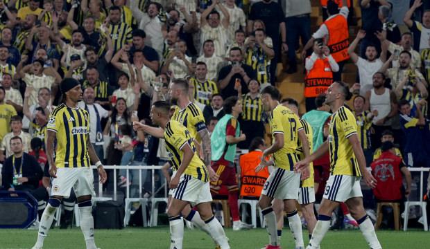 Fenerbah&ccedil;e'nin yıldızı istifayı canlı yayında &ouml;ğrendi! Şaşkınlığı g&uuml;ndem oldu