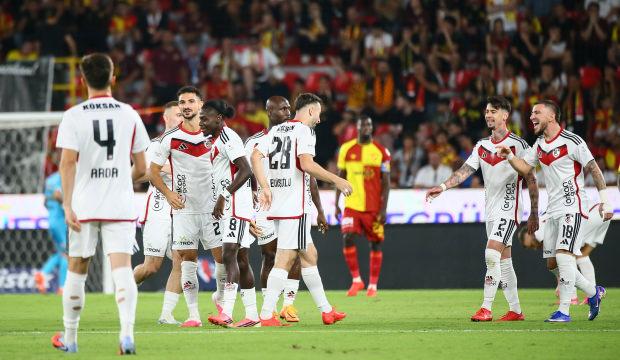 Gaziantep FK'dan ilk yarıda gol şov! G&ouml;ztepe'yi İzmir'de darmadağın ettiler