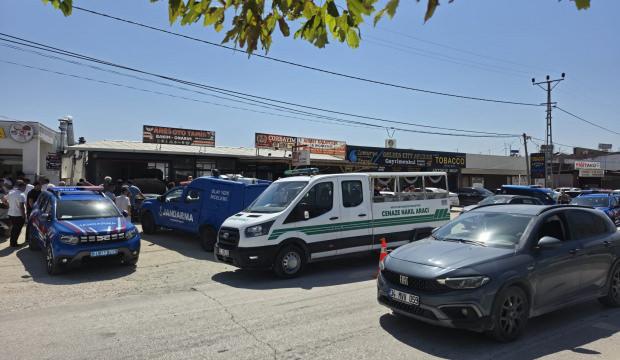 Hatay'da otomobilin motor b&ouml;l&uuml;m&uuml;nde patlama! 13 yaşındaki &ccedil;ırak hayatını kaybetti