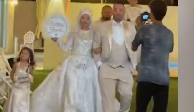 İzmir&rsquo;deki bir s&uuml;nnet d&uuml;ğ&uuml;n&uuml;nde akılalmaz g&ouml;r&uuml;nt&uuml;ler: At, s&uuml;nnet &ccedil;ocuğunu &uuml;zerinden attı