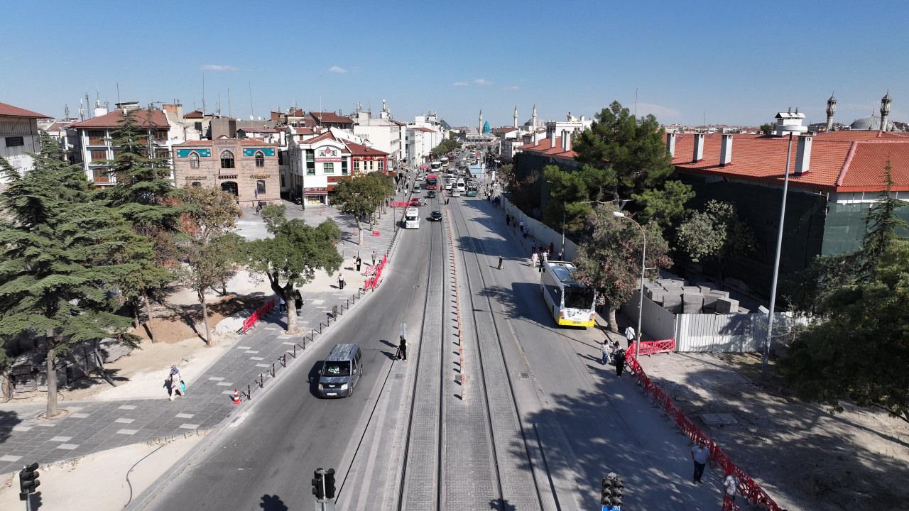 Mevlana Caddesi'nde devam eden çalışmalar.