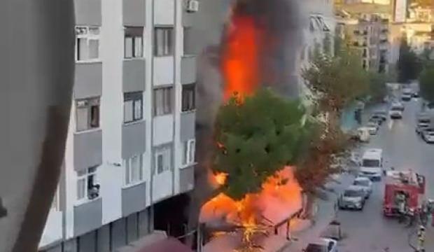 Kartal&rsquo;da market alev alev yandı