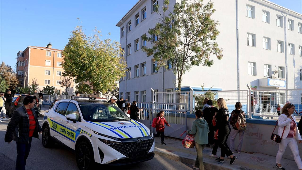 Okulların çevrelerinde trafik denetlemeleri de yapılacak.