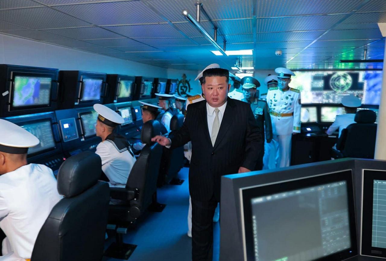 Kim Yong Un yeni savunma gücünü inceledi. | Fotoğraf: Kore Merkezî Haber Ajansı