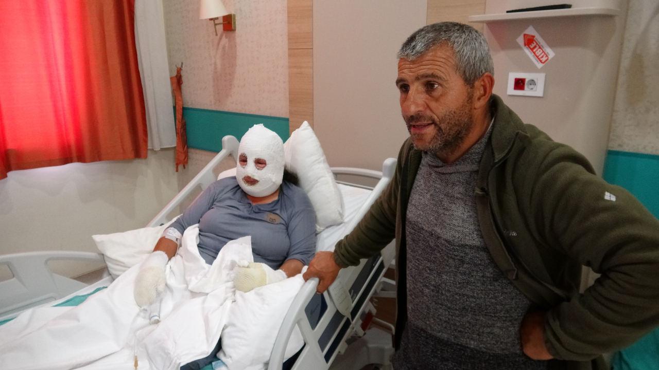 Kızını kurtarmak için alevlerin arasına giren annenin tedavisi devam ediyor. 