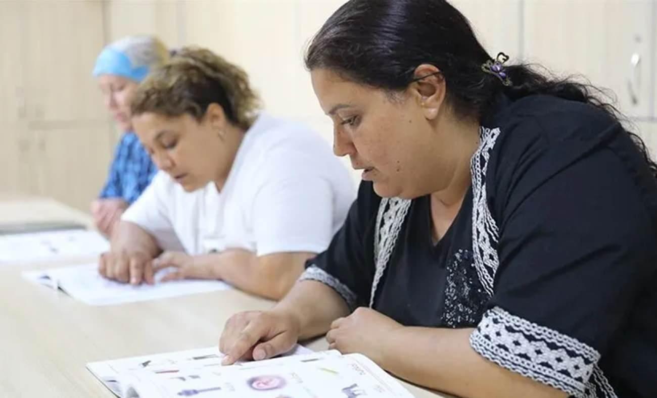 Okuryazarlık Seferberliği'nde b&uuml;y&uuml;k başarı: 471 bin kadın okuma yazma &ouml;ğrendi