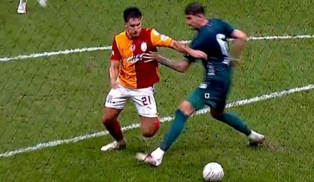 Rams Park'ta g&uuml;ndem olan pozisyon! Galatasaray penaltı, Kocaeli kırmızı kart bekledi