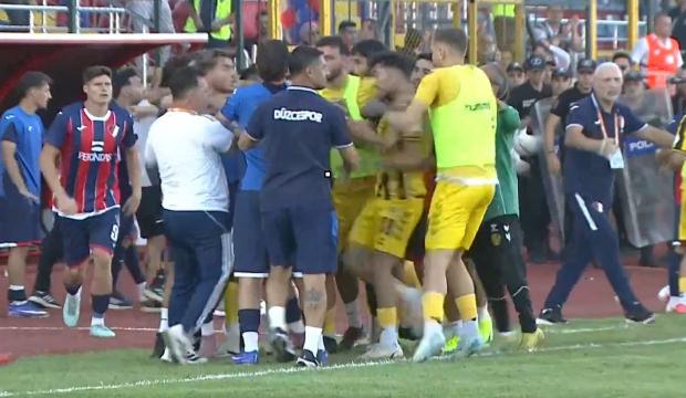 TFF 3. Lig'de saha karıştı! Oyuncular birbirine girdi ma&ccedil; tatil edildi