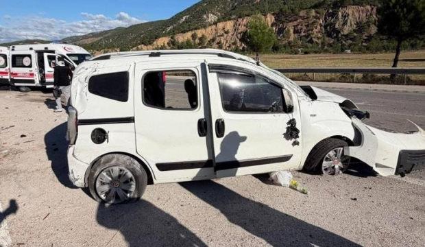 Tokat'ta hafif ticari ara&ccedil; takla attı: 2'si ağır 4 yaralı