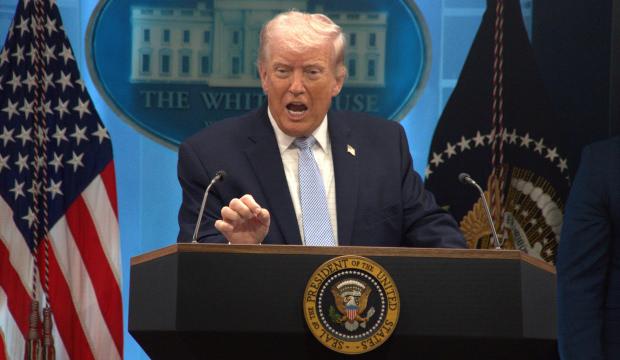 Trump d&uuml;ğmeye bastı: Dev şirkete ambargo! 