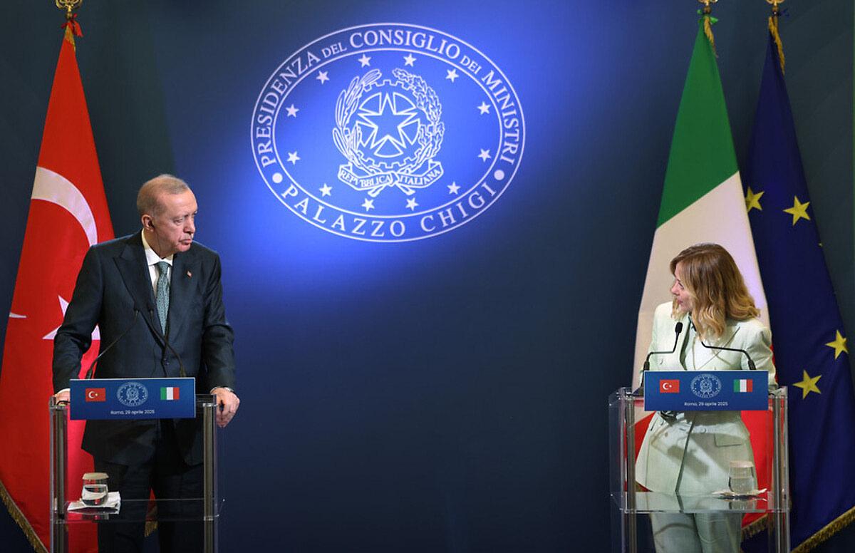 Türkiye-İtalya Dördüncü Hükûmetlerarası Zirvesi, Cumhurbaşkanı Recep Tayyip Erdoğan ve İtalya Başbakanı Giorgia Meloni başkanlığında toplandı. Cumhurbaşkanı Erdoğan ve İtalya Başbakanı Meloni daha sonra ortak basın toplantısı düzenleyerek basın mensuplarına açıklamalarda bulundu, 29 Nisan 2025