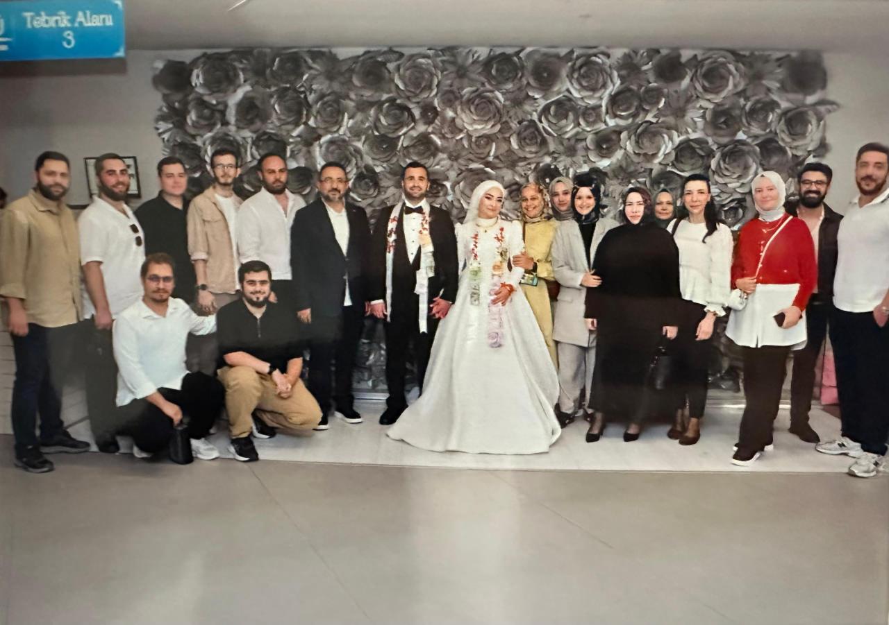 Kanal7 ailesi, dünyaevine giren çifti yalnız bırakmadı.