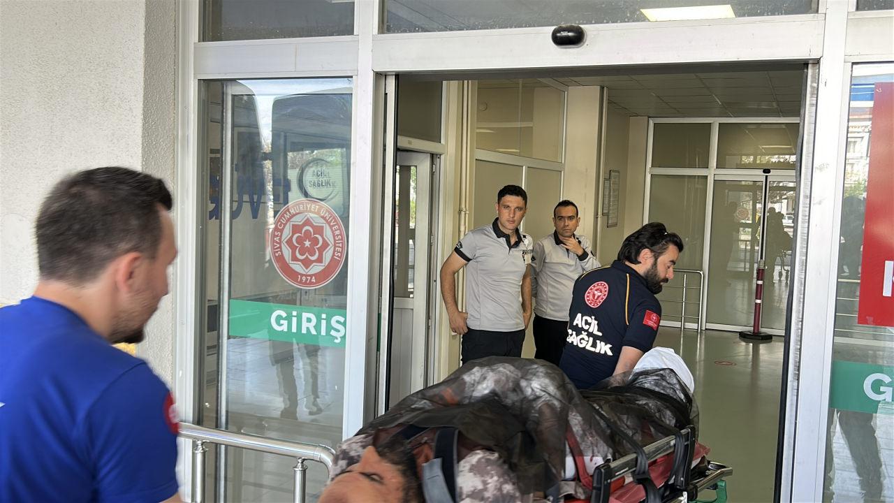 Abdullah Dindar (45), hastaneye kaldırıldı.