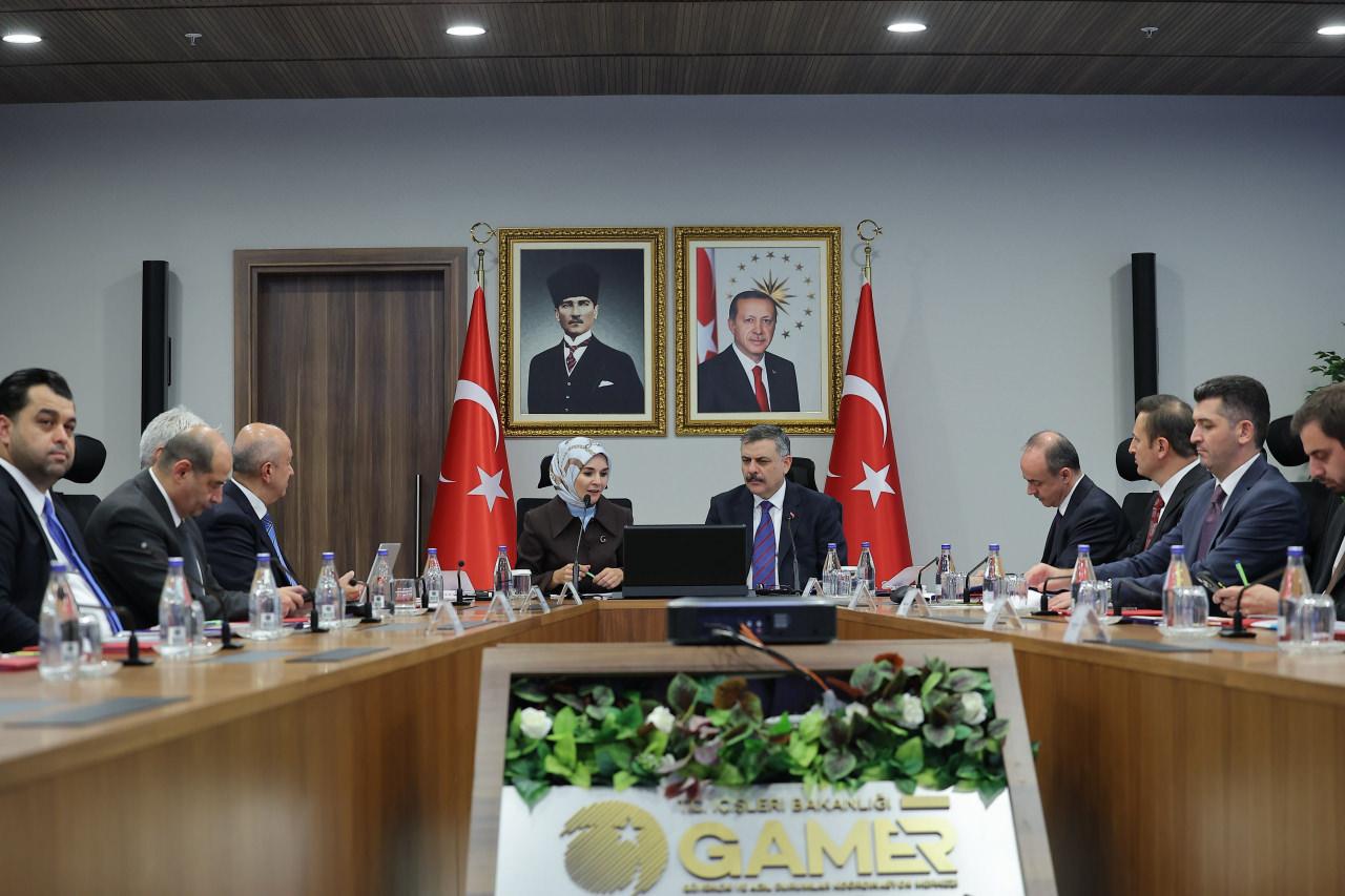 Aile ve Sosyal Hizmetler Bakanı Mahinur Özdemir Göktaş ile İçişleri Bakanı Mustafa Çiftçi, 81 ilin valisiyle video konferans yöntemiyle gerçekleştirilen toplantıda sosyal hizmetler ve sosyal yardımları il bazında değerlendirdi.