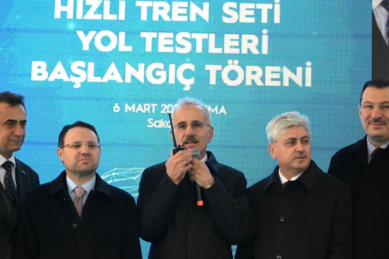 Ulaştırma ve Altyapı Bakanı Abdulkadir Uraloğlu ile Adalet Bakanı Akın Gürlek