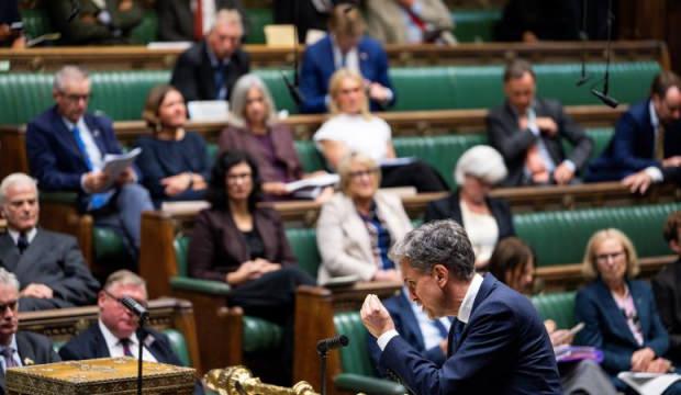 Londra&rsquo;dan Netanyahu h&uuml;k&uuml;metine sert mesaj: Dostlarını tek tek kaybediyor!