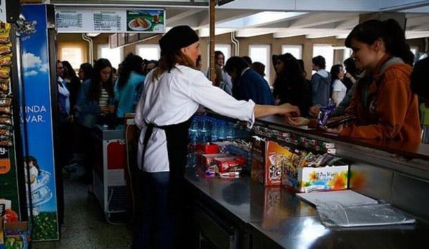 Okul kantinlerinde yasak resmileşti: 3 Bakanlık kararıyla t&uuml;m&uuml;yle kaldırıldı!