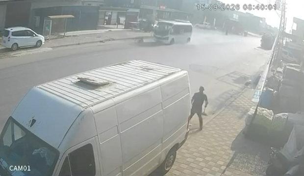 Adana'da feci kaza kamerada: 11 yaşındaki &ccedil;ocuk ağır yaralandı