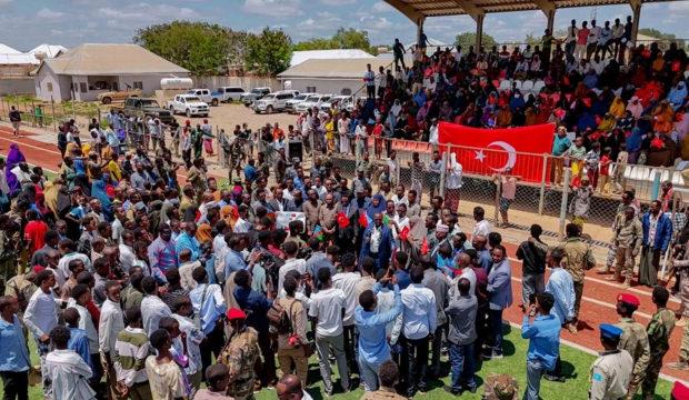 Afrikalı kabileler ve liderler T&uuml;rkiye i&ccedil;in buluştu: T&uuml;rk bayrakları a&ccedil;ıldı